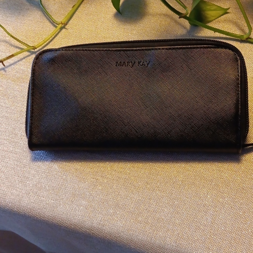 Mary kay essential brush collection - Picture 2 of 4